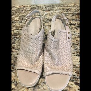 The Flexx Weave Me Be Dune Size 6 new without box